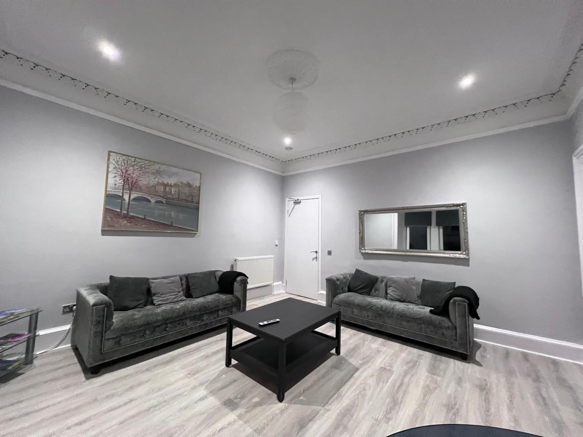 Lovely 4 Bedroom 2Nd Floor Walk Up Apartment 爱丁堡 外观 照片