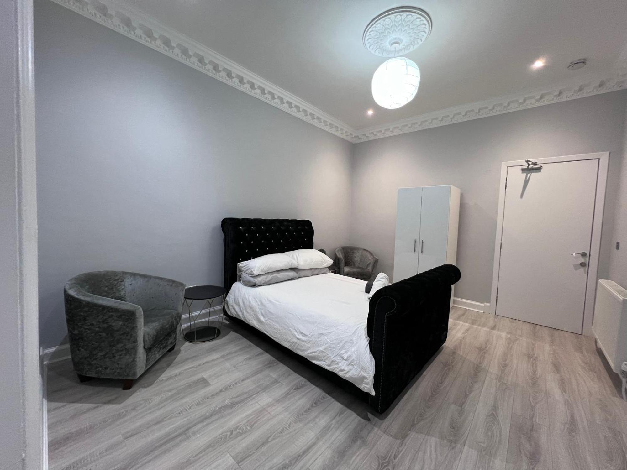 Lovely 4 Bedroom 2Nd Floor Walk Up Apartment 爱丁堡 外观 照片