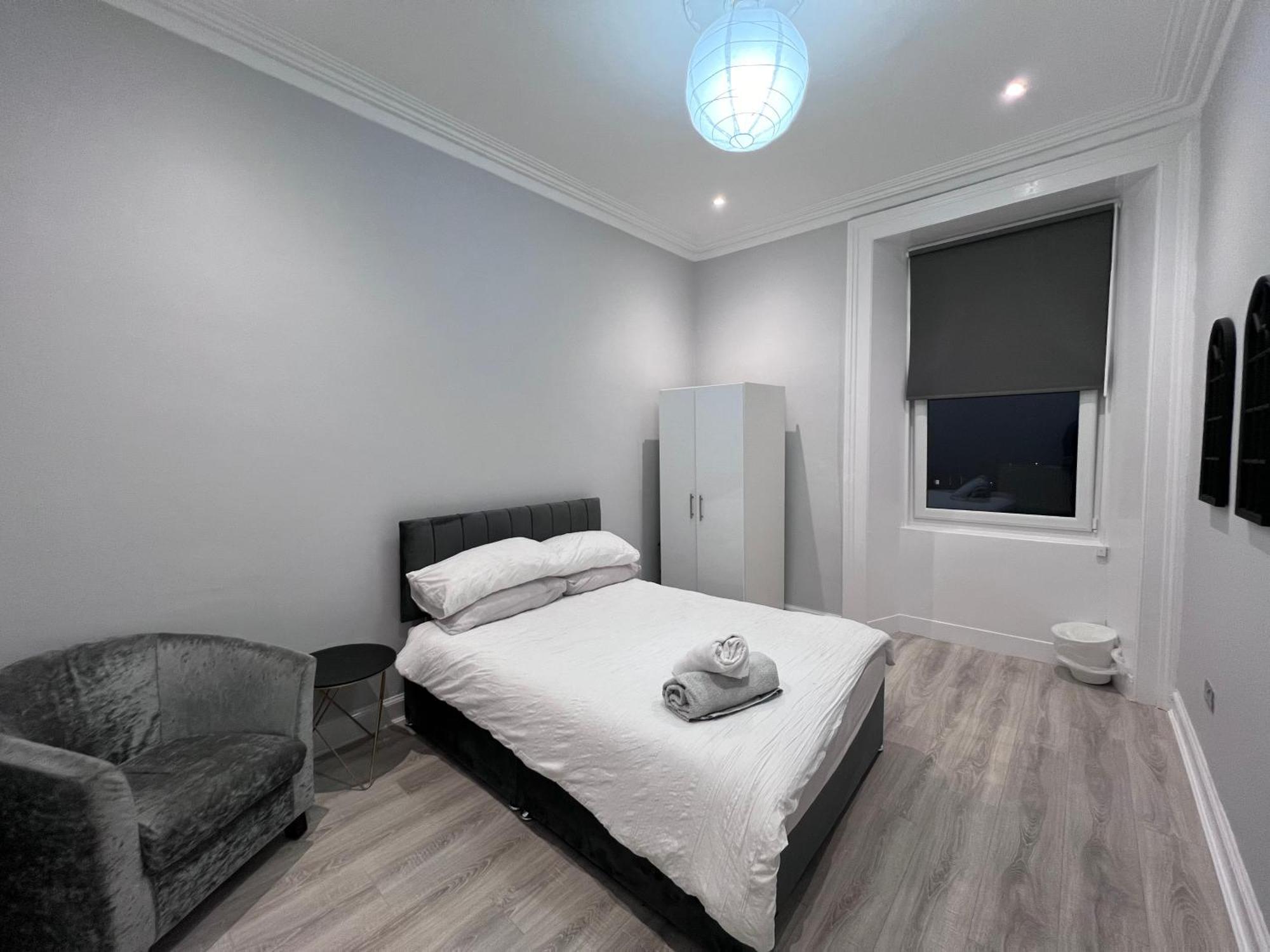 Lovely 4 Bedroom 2Nd Floor Walk Up Apartment 爱丁堡 外观 照片