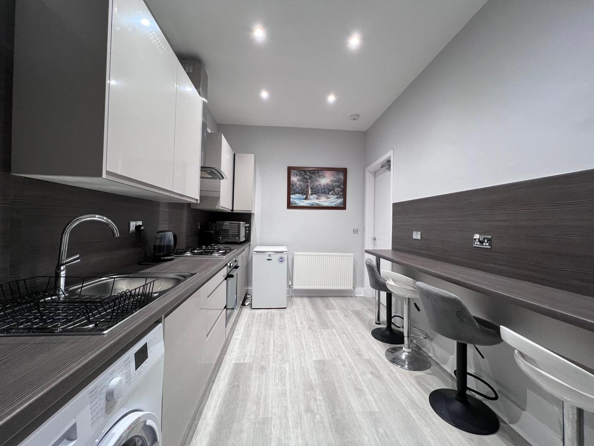 Lovely 4 Bedroom 2Nd Floor Walk Up Apartment 爱丁堡 外观 照片